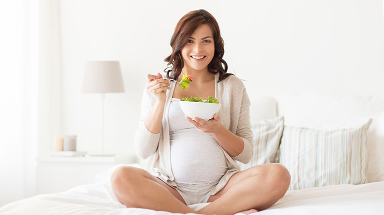 Trong thời gian thai kỳ mẹ bầu nên bổ sung đầy đủ các loại dưỡng chất cần thiết cho cơ thể