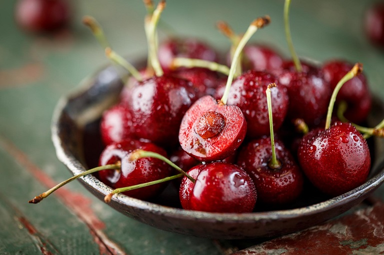 Qủa anh đào (cherry) giúp có khả năng chống viêm, xoa dịu các cơn đau do búi trĩ gây nên