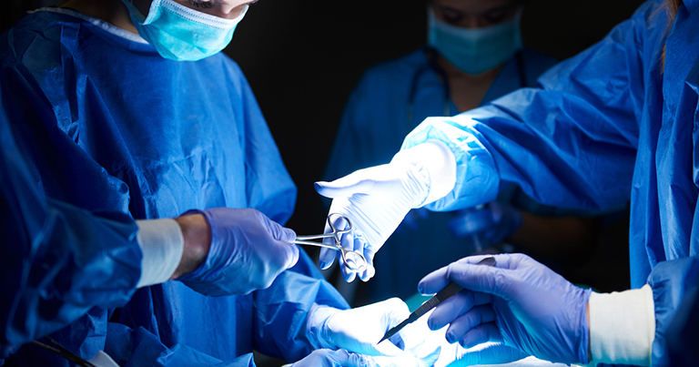 Phẫu thuật cắt búi trĩ là biện pháp cuối cùng để cải thiện bệnh cho các đối tượng sử dụng thuốc nhưng không đạt kết quả