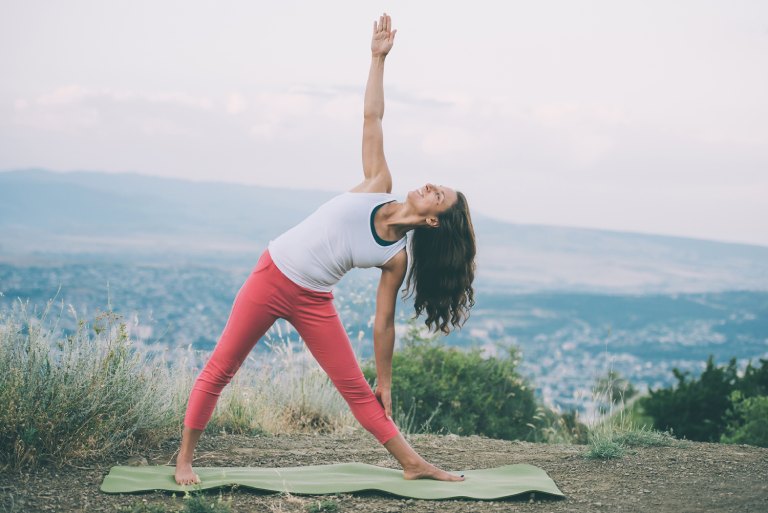 bài tập Yoga chữa thoái hóa cột sống