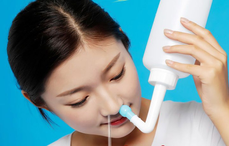 Rửa mũi giúp loại bỏ dịch nhày viêm xoang