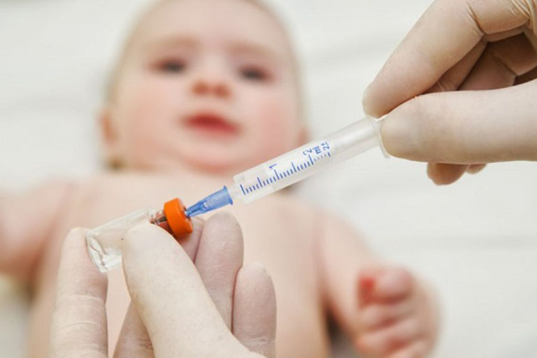 Tiêm chủng vacxin phòng ngừa ho gà cho trẻ