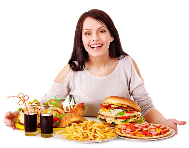 Chế độ dinh dưỡng không hợp lý cũng là nguyên nhân gây mụn