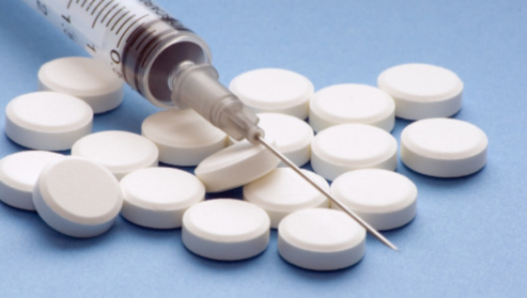 Thuốc giảm đau vai gáy và cánh tay thường dùng là loại không chứa steroid. Tiêu biểu là Paracetamol hoặc Aspirin.