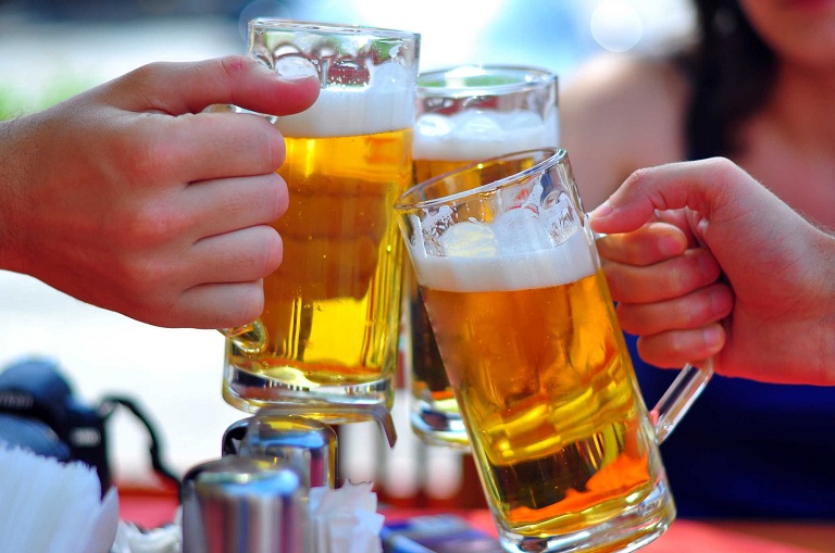 Người bệnh xơ gan cần tuyệt đối tránh xa bia rượu