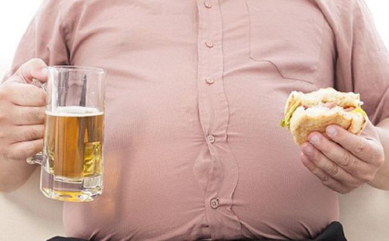 Người hay uống rượu bia, béo phì nên cẩn thận trước các bệnh về gan
