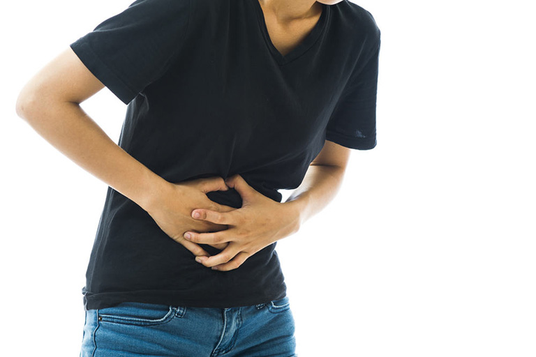 Phình động mạch chủ gây ra cơn đau ở bụng lan rộng ra vùng thắt lưng