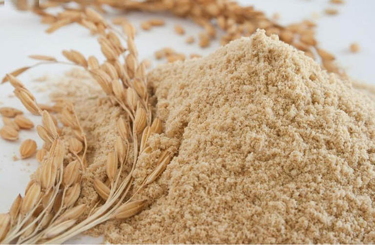 Vì sao cám gạo được dùng để chữa viêm lỗ chân lông?