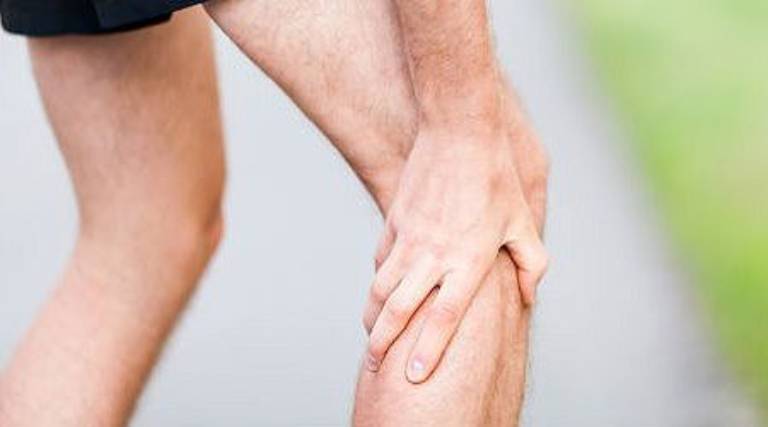 Tình trạng đau nhức trong xương chân có liên quan đến nhiều bệnh lý về xương khớp