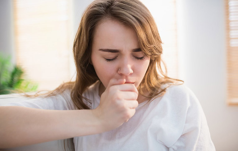 Ho ra đờm, có mủ, ốm sốt, khó thở là những dấu hiệu nhận biết rõ nhất của áp xe phổi