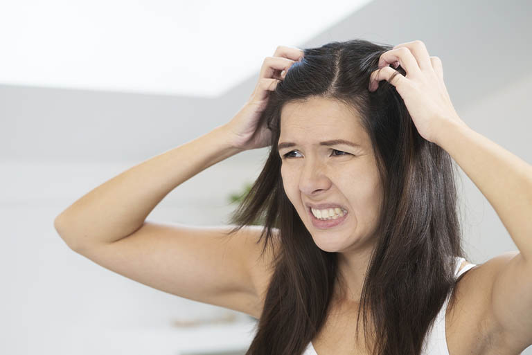 Ngứa da đầu: Nguyên nhân và cách điều trị hiệu quả