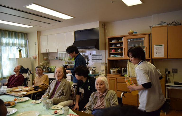 Người già bao nhiêu tuổi có thể vào viện dưỡng lão