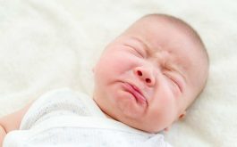 Trẻ sơ sinh bị nghẹt mũi