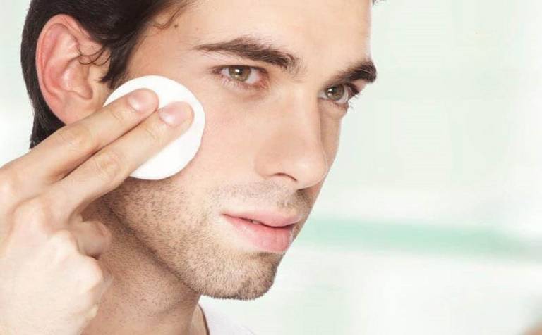 Chăm sóc da mặt vào buổi tối là điều vô cùng cần thiết mà nam giới không thể bỏ qua