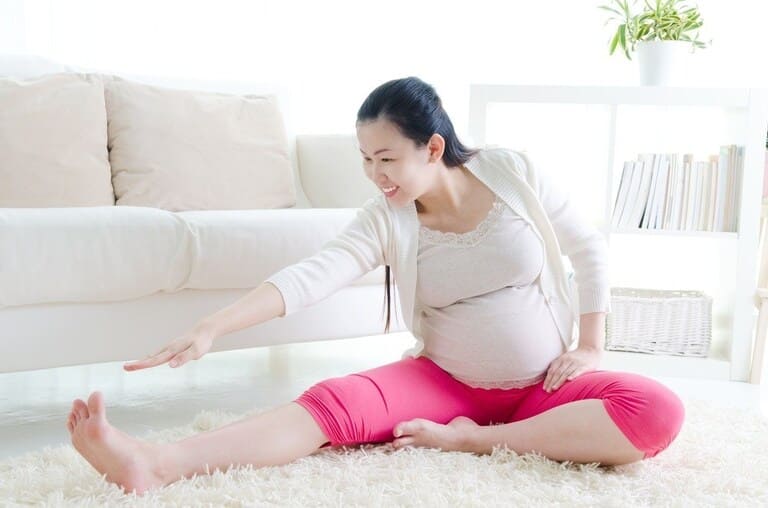 giảm đau lưng khi mang thai tháng cuối 
