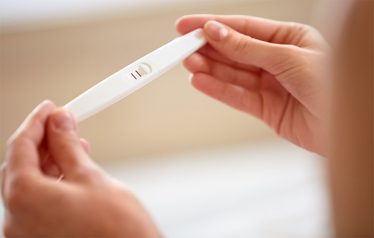 Trễ kinh 1 tuần do không đảm bảo các biện pháp tránh thai khi quan hệ tình dục có thể là dấu hiệu cho thấy bạn đã mang thai