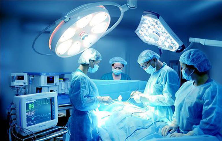 Nếu tắt kinh do sẹo tử cung bác sĩ sẽ chỉ định phương pháp phẫu thuật