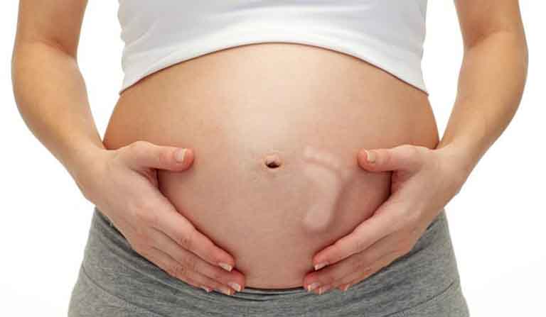 Viêm phần phụ khi mang thai nếu càng để lâu càng có nguy cơ  gây nên những biến chứng nguy hiểm hơn cho cả mẹ và bé 