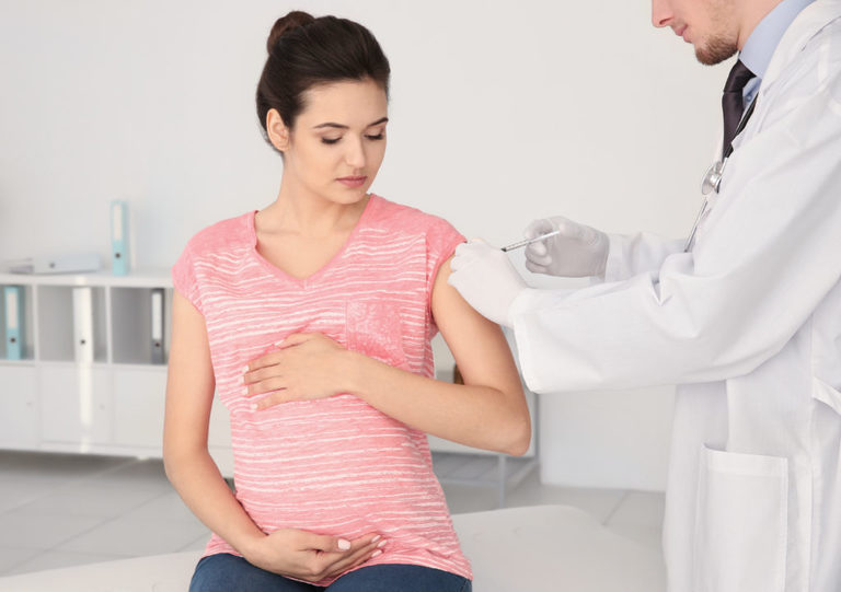 Mang thai có nên tiêm phòng viêm gan B không là vấn đề khiến nhiều mẹ bầu lo lắng.