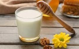 Bệnh nhân bị viêm loét dạ dày có nên uống sữa?