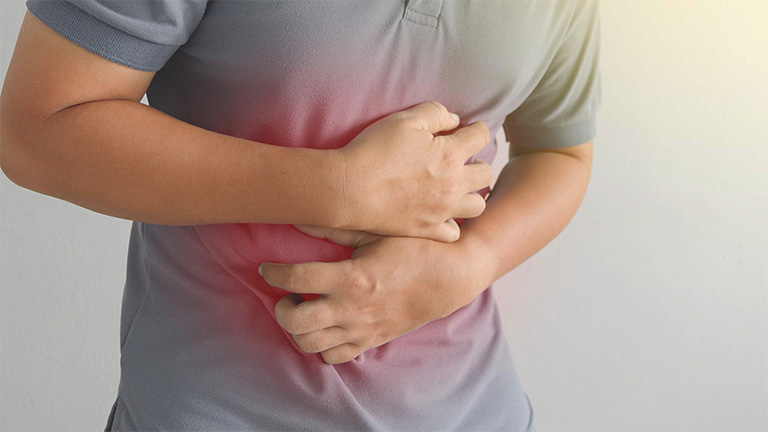 Người bệnh thường có triệu chứng đau âm ỉ vùng thượng vị khi bị viêm loét dạ dày
