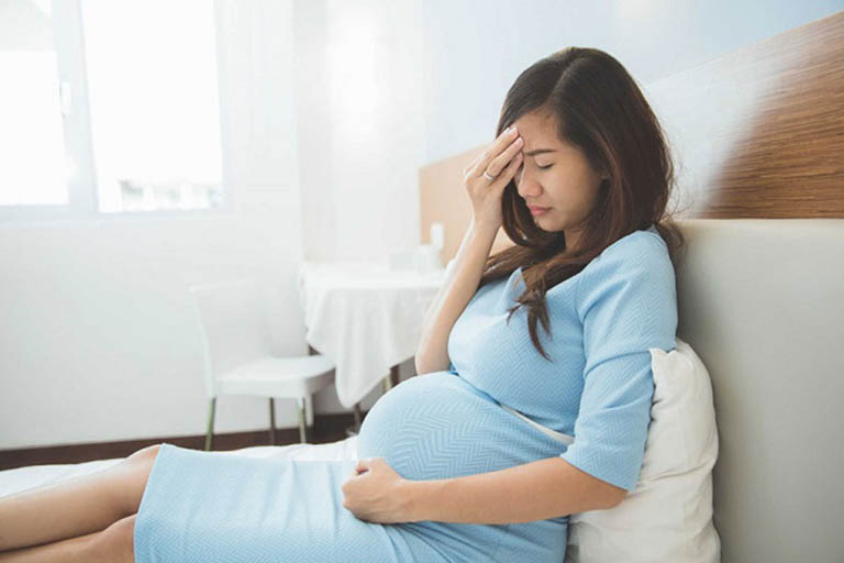 Khô vùng kín khiến phụ nữ mang thai bị suy nhược cơ thể, tinh thần bất ổn, ảnh hưởng đến cả thai nhi