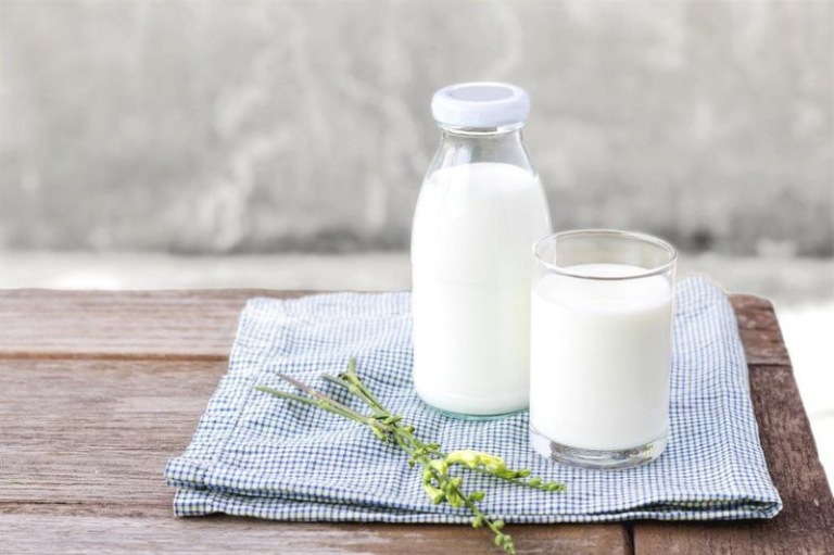 Sữa có tác dụng trung hòa dịch vị dạ dày rất tốt, giảm tổn thương đến lớp niêm mạc