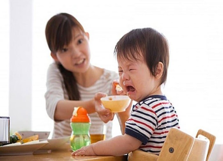 Chán ăn, ăn kém là điều không thể tránh khỏi nếu trẻ bị viêm hang vị