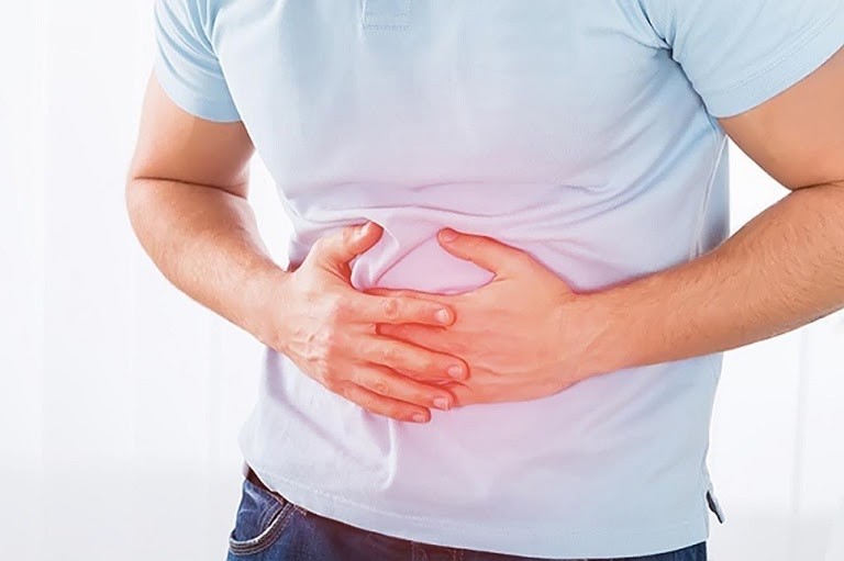 Người bị dị ứng thức ăn dễ có dấu hiệu đau bụng dẫn đến buồn nôn, tiêu chảy