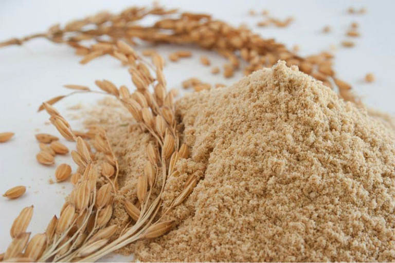 Chữa dày sừng nang lông bằng cám gạo có thực sự hiệu quả?