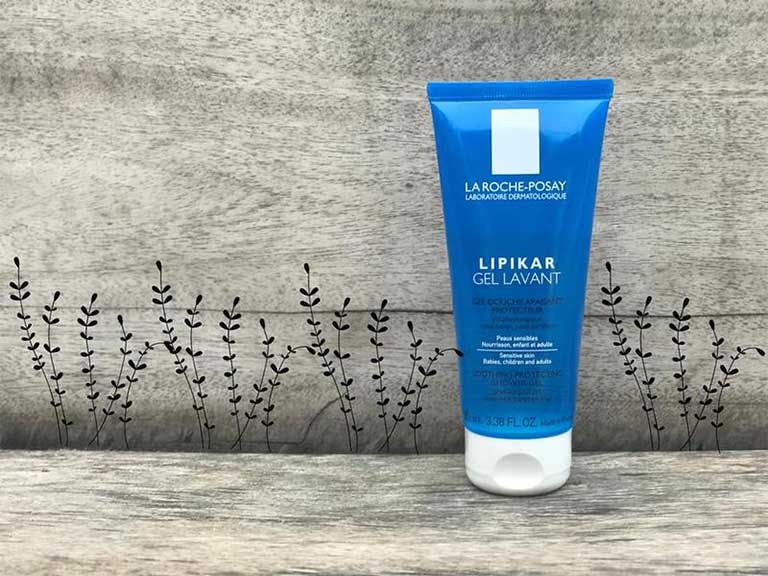 Gel tắm Lipikar là sản phẩm tắm hỗ trợ điều trị dày sừng nang lông hay các bệnh lý khác ngoài da