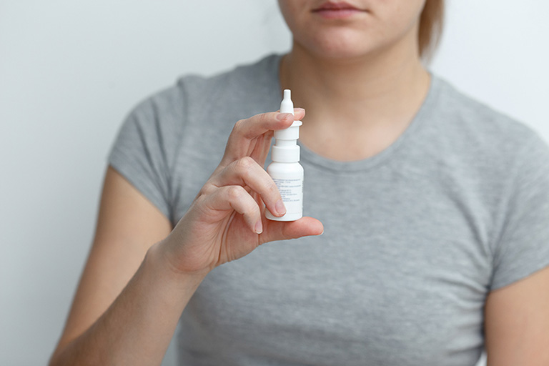 Điều trị bệnh viêm xoang polyp mũi bằng thuốc cần tuân thủ liều lượng và cách dùng để phòng tránh tác dụng phụ