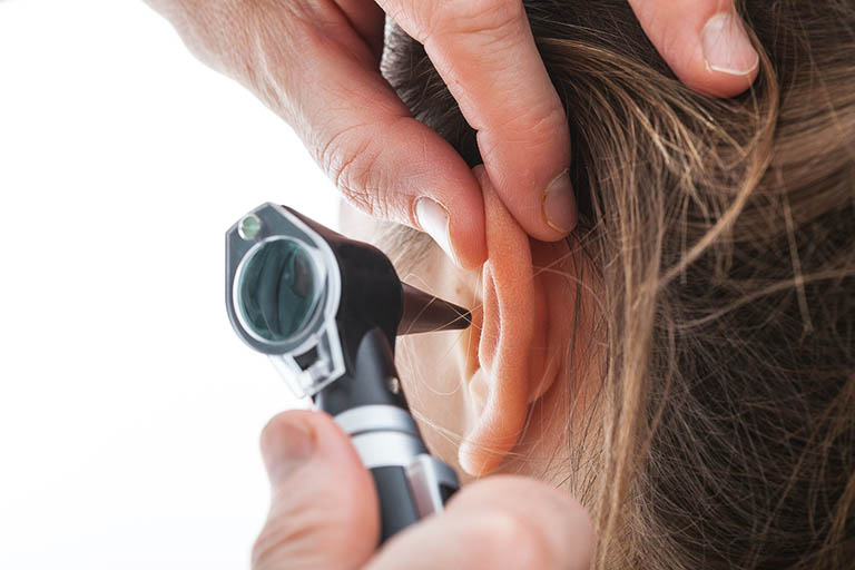 Chủ động thăm khám sức khỏe nếu tình trạng viêm nhiễm ở ống tai ngoài có chuyển biến xấu hoặc có nguy cơ xuất hiện biến chứng