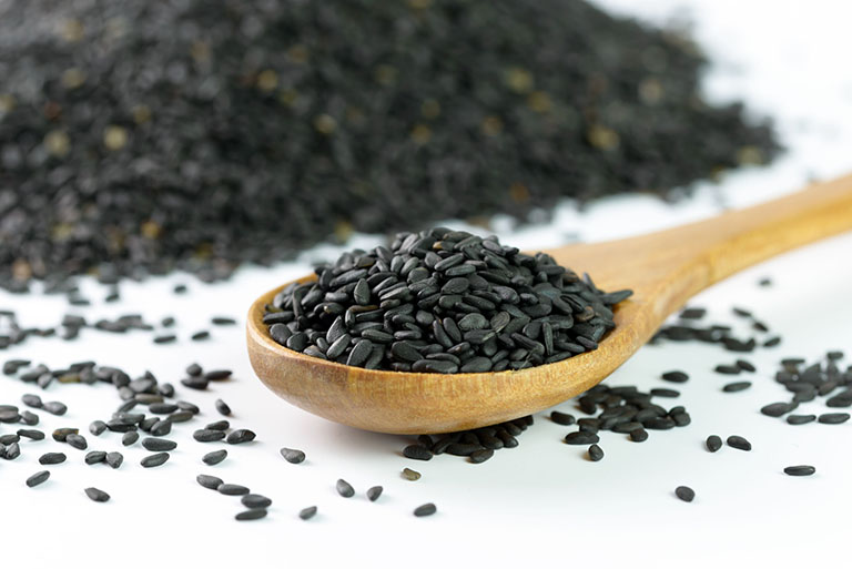 Vừng đen vừa là nguồn thực phẩm dồi dào và có công dụng hỗ trợ điều trị bệnh đại tràng
