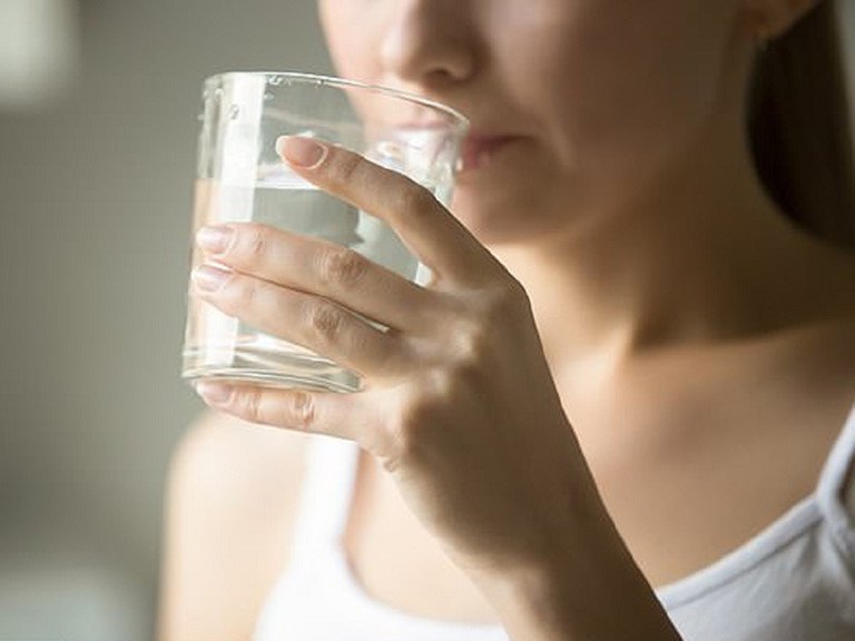 Bệnh nhân nên uống nước trước khi đi để quá trình khám thận diễn ra nhanh chóng và hiệu quả