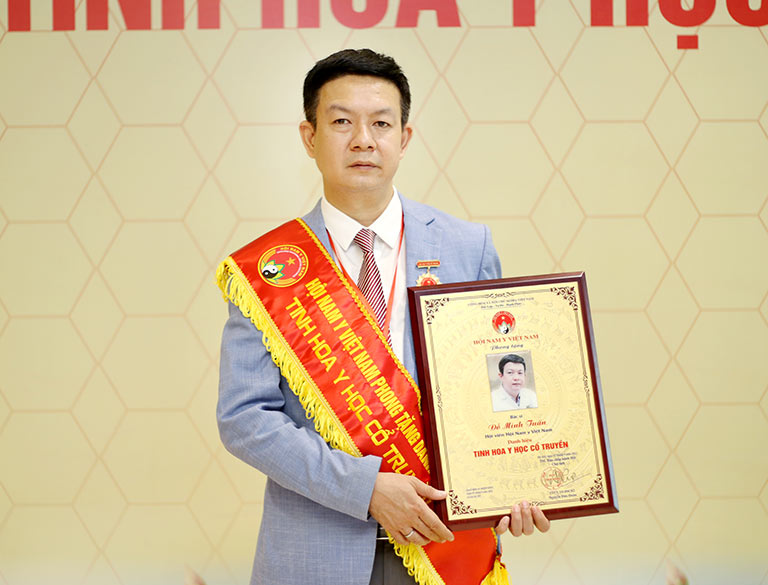 Lương y Đỗ Minh Tuấn được phong tặng nhiều danh hiệu cao quý