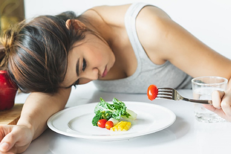 Dấu hiệu đau bao tử thường gặp là chán ăn, ăn không ngon